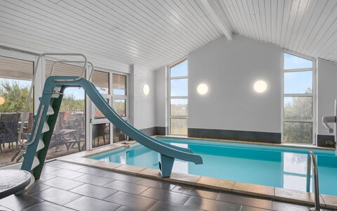 Nandolf - 200M to the Fjord: Gulvbelægning, Etage, Svømmepøl, Loft, Udvej, Design, Hotel, Flise, Eco Hotel, Fritidscenter