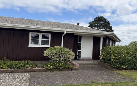 Heilo - from the Sea: Hus, Tag, Hjem, Busk, Sommerhus, Land Lot, Lawn, Dør, Sidespor, Bunddække