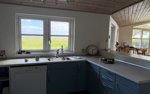 Heilo - from the Sea: Køkken, Countertop, Cabinetry, Gulvbelægning, Indretning, Træ, Køkken Apparat, Møbel, Køkkenvask, Loft