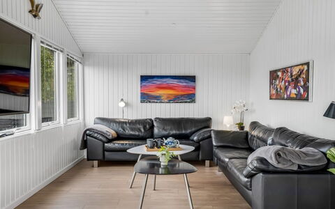 Grith - 740M to the Fjord: Indretning, Couch, Loft, Gulvbelægning, Stue, Hjem, Trægulve, Hårdttræ
