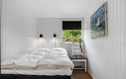 Grith - 740M to the Fjord: Træ, Soveværelse, Gulvbelægning, Indretning, Etage, Loft, Sengetøj, Sengetøj, Seng, Planke