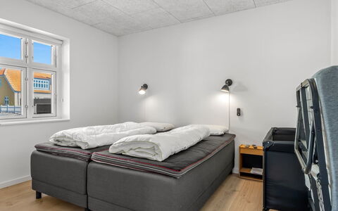 Judyta - 500M from the Sea: Loft, Soveværelse, Etage, Gulvbelægning, Indretning, Møbel, Seng, Sengetøj, Lejlighed, Bed Frame