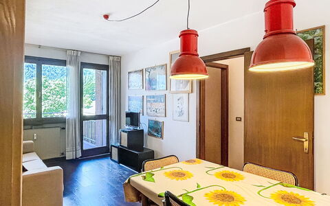 Nido del Brenta: Vegetationen, Busk, Forår, Sommerhus, Have, Skygge, Backyard, Gård, Stol