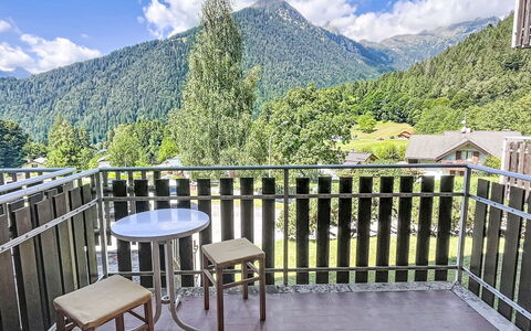 Nido del Brenta: Vegetationen, Busk, Forår, Sommerhus, Have, Skygge, Backyard, Gård, Stol