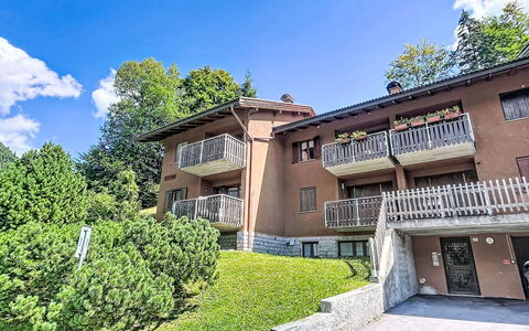 Nido del Brenta: Vegetationen, Busk, Forår, Sommerhus, Have, Skygge, Backyard, Gård, Stol