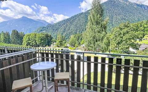 Nido del Brenta: Vegetationen, Busk, Forår, Sommerhus, Have, Skygge, Backyard, Gård, Stol