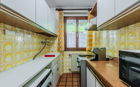 Nido del Brenta: Større Bandage, Gulvbelægning, Indretning, Gul, Køkken, Etage, Loft, Køkken Apparat, Countertop, Belysning