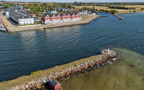 Loan - 10M to the Fjord: Vand, Vandvej, Kanal, Båd, Vandfartøjer, Coastal Og Oceaniske Landskabsformer, Hav, Dok, Kyst, Marina