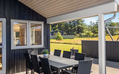 Fokke - 900M from the Sea: Hjem, Tag, Hus, Dør, Sommerhus, Skygge, Have, Bunddække, Veranda, Gård