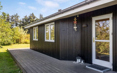 Fokke - 900M from the Sea: Hjem, Tag, Hus, Dør, Sommerhus, Skygge, Have, Bunddække, Veranda, Gård