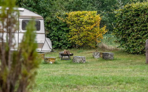 Thorine - 800M from the Sea: Græs, Have, Lawn, Parkere, Eng, Camping, Gård