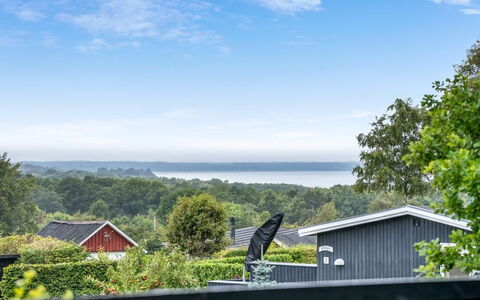 Thorine - 800M from the Sea: Himmel, Blå, Sky, Landskab, Sollys, Sommerhus, Cumulus, Forstad, Meteorologisk Fænomen, Landscaping
