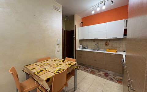 Appartamento Il Vulcano: Gulvbelægning, Køkken, Køkken Apparat, Etage, Større Bandage, Træ, Møbel, Indretning, Countertop, Loft
