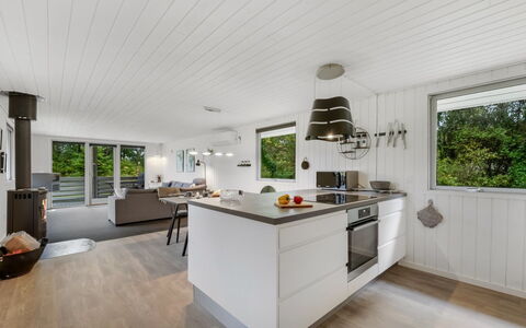 Hubert - 450M to the Fjord: Træ, Gulvbelægning, Køkken, Countertop, Loft, Indretning, Hjem, Etage, Møbel, Trægulve