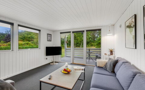 Hubert - 450M to the Fjord: Træ, Gulvbelægning, Loft, Indretning, Etage, Hårdttræ, Couch, Stue, Trægulve, Planke