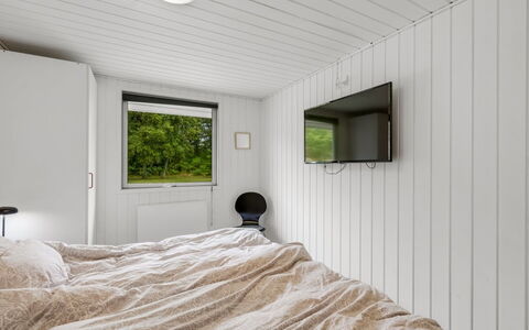 Hubert - 450M to the Fjord: Væg, Træ, Soveværelse, Loft, Indretning, Etage, Gulvbelægning, Sengetøj, Seng, Sengetøj