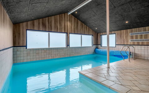 Nahuel - 300M to the Fjord: Loft, Træ, Gulvbelægning, Indretning, Etage, Belysning, Svømmepøl, Lysarmatur, Udvej, Hårdttræ