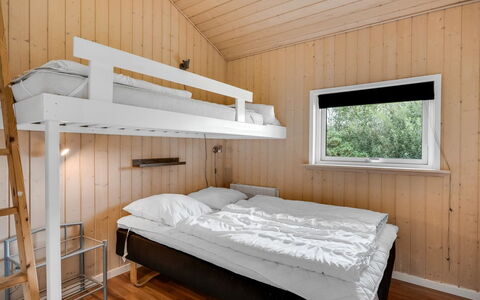 Nahuel - 300M to the Fjord: Soveværelse, Seng, Træ, Sengetøj, Sengetøj, Køjeseng, Bed Frame, Indretning, Etage, Loft
