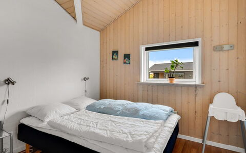 Nahuel - 300M to the Fjord: Træ, Soveværelse, Hjem, Seng, Sengetøj, Sengetøj, Bed Frame, Loft, Hårdttræ, Sommerhus