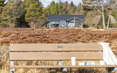 Chris - 130M from the Sea: Afdeling, Landskab, Land Lot, Landdistrikt, Kvist, Sommerhus, Udendørs Møbler, Skur, Udendørs Bench, Garden Bygninger