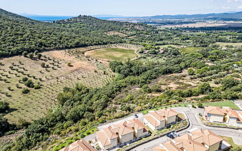 Tra Mare e Campagna: Landskab, Fugleperspektiv, Landsby, Luftfotografering, Forstad, Chaparral, Bjerglandsby