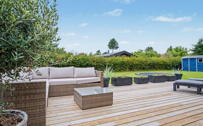 Trineke - 400M from the Sea
