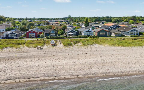 Joachim - 10M from the Sea: Træ, Møbel, Lejlighed, Værelse, Loft, Bejdse, Stol, Hårdttræ, Klarlak, Tømmer
