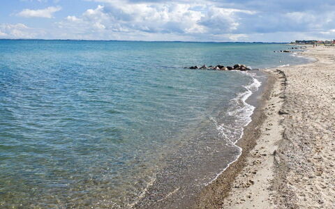 Joachim - 10M from the Sea: Træ, Møbel, Lejlighed, Værelse, Loft, Bejdse, Stol, Hårdttræ, Klarlak, Tømmer