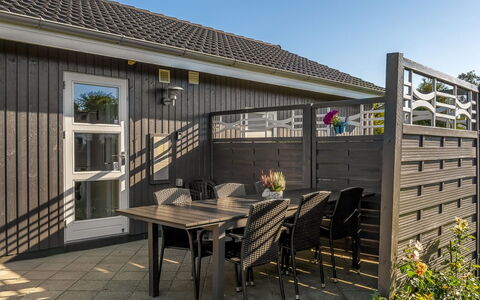 Fabian - 300M from the Sea: Træ, Møbel, Lejlighed, Værelse, Loft, Bejdse, Stol, Hårdttræ, Klarlak, Tømmer