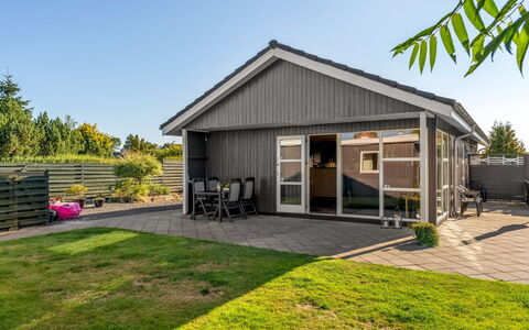 Fabian - 300M from the Sea: Træ, Møbel, Lejlighed, Værelse, Loft, Bejdse, Stol, Hårdttræ, Klarlak, Tømmer