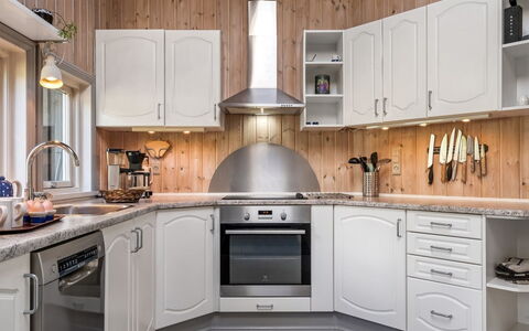 Fritzy - 1.5Km from the Sea: Køkken, Køkken Apparat, Større Bandage, Loft, Countertop, Cabinetry, Husholdningsapparat, Lysarmatur, Værelse