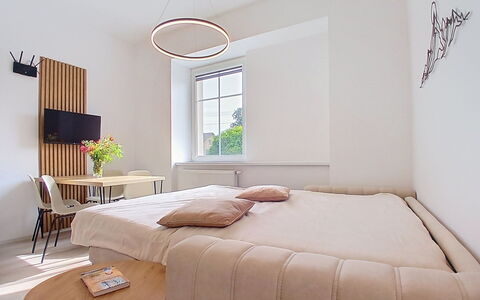 Buky Escape: Møbel, Indretning, Væg, Gulvbelægning, Etage, Seng, Soveværelse, Træ, Loft, Værelse