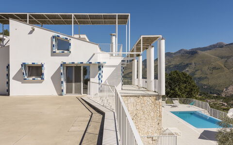 Capri: Hjem, Altan, Trappe, Veranda, Estate, Beton, Gelænder, Skygge, Villa, Mansion