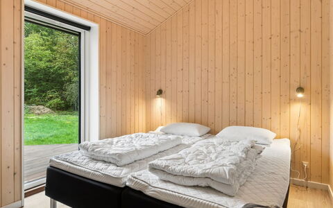 Zelma - 1.5Km from the Sea: Træ, Soveværelse, Loft, Seng, Hårdttræ, Bed Frame, Sengetøj, Bejdse, Sengetøj, Planke