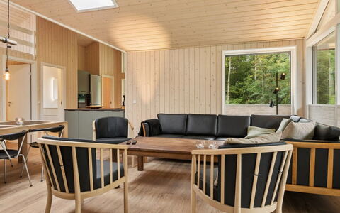 Zelma - 1.5Km from the Sea: Indretning, Gulvbelægning, Træ, Møbel, Etage, Trægulve, Loft, Hjem, Hårdttræ, Stue