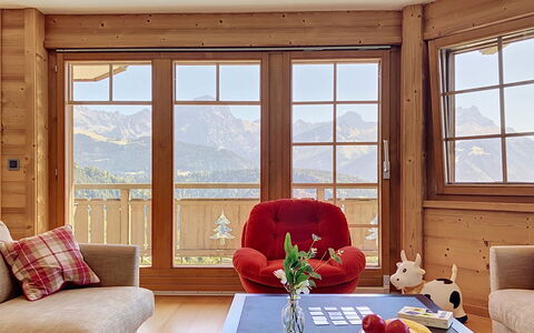 Mont Azur: Indretning, Møbel, Træ, Gulvbelægning, Etage, Værelse, Couch, Stue, Loft, Stol