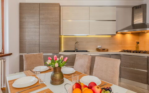Al Roccolo: Møbel, Køkken, Indretning, Gulvbelægning, Countertop, Køkken Apparat, Cabinetry, Træ, Hjem, Større Bandage