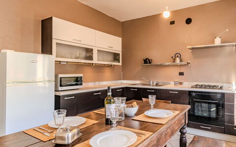Barella: Møbel, Indretning, Gulvbelægning, Køkken, Træ, Countertop, Cabinetry, Loft, Køkken Apparat, Etage