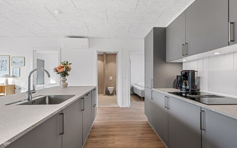 Fita - 450M from the Sea: Køkken, Countertop, Gulvbelægning, Træ, Køkken Apparat, Indretning, Loft, Etage, Større Bandage, Håndvask