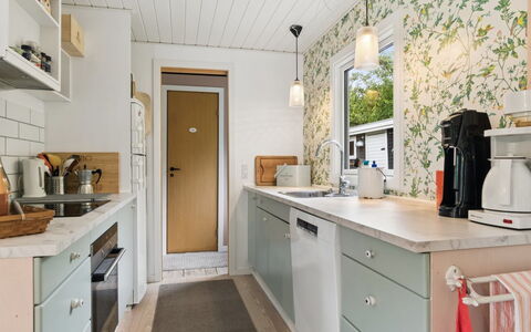 Ølvir - 525M from the Sea: Køkken, Countertop, Indretning, Køkken Apparat, Træ, Større Bandage, Gulvbelægning, Cabinetry, Møbel, Loft