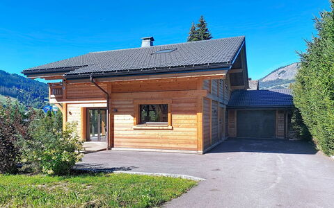 L'Aigle Blanc: Træ, Tag, Sommerhus, Bjælkehytte, Estate, Bjælke, Tømmer, Veranda, Design, Hårdttræ