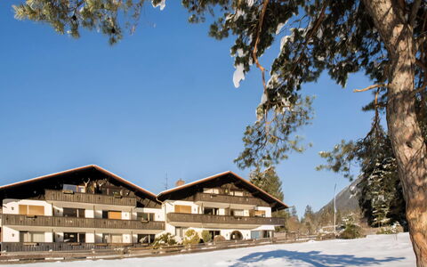 Edelweiss: Hjem, Sommerhus, Hus, Tag, Landdistrikt, Bjælkehytte, Sidespor, Lærk, Stuehus, Estate