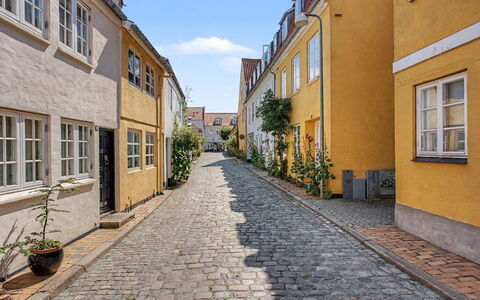 Lutz - 275M from the Sea: Spir, Indkørsel, Spir