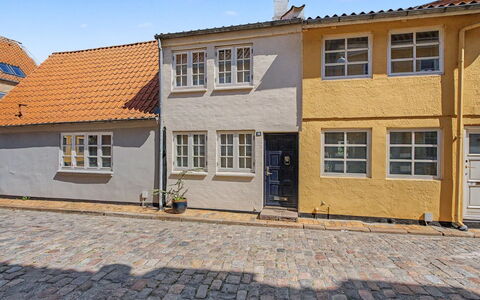Lutz - 275M from the Sea: Spir, Indkørsel, Spir