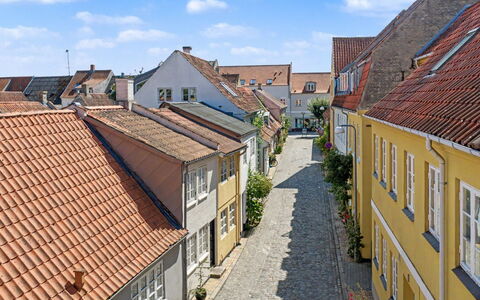 Lutz - 275M from the Sea: Spir, Indkørsel, Spir