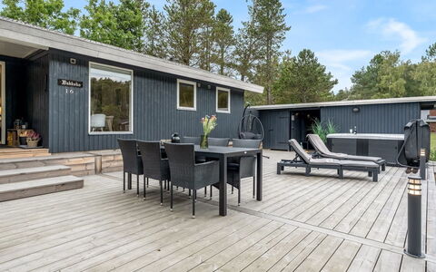 Dirtje - 850M from the Sea: Hjem, Tag, Arkitektur, Hus, Land Lot, Sommerhus, Skygge, Estate, Sidespor, Gård