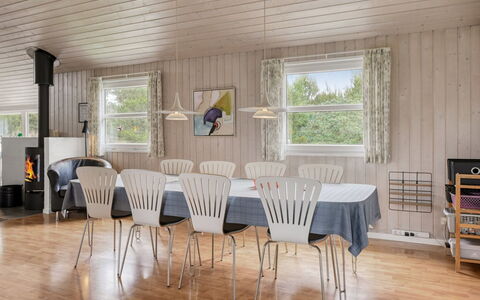 Aderice - 1.6Km from the Sea: Møbel, Træ, Gulvbelægning, Indretning, Etage, Loft, Bord, Stol, Køkken & Spisebord, Spisestue