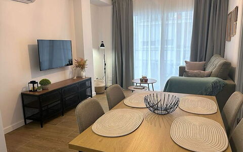 Caribe: Møbel, Gulvbelægning, Indretning, Etage, Træ, Værelse, Bord, Køkken & Spisebord, Stol, Hjem