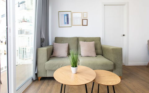 Caribe: Møbel, Indretning, Gulvbelægning, Etage, Trægulve, Couch, Træ, Stue, Bord, Hjem