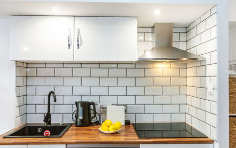 Popa: Køkken, Countertop, Indretning, Væg, Cabinetry, Køkken Apparat, Gulvbelægning, Hjem, Møbel, Større Bandage